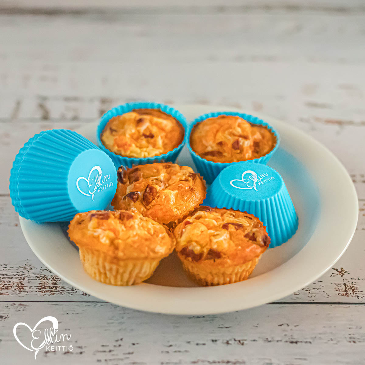 Juustoiset muna-chorizomuffinit