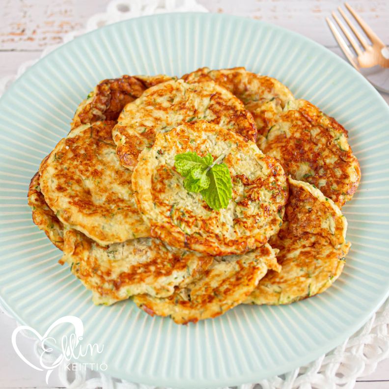 Juustoiset kesäkurpitsaröstit