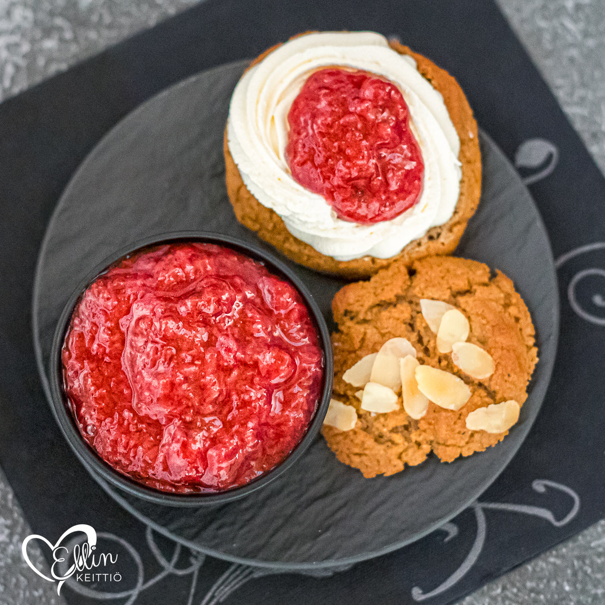 Sokeroimaton mansikkahillo