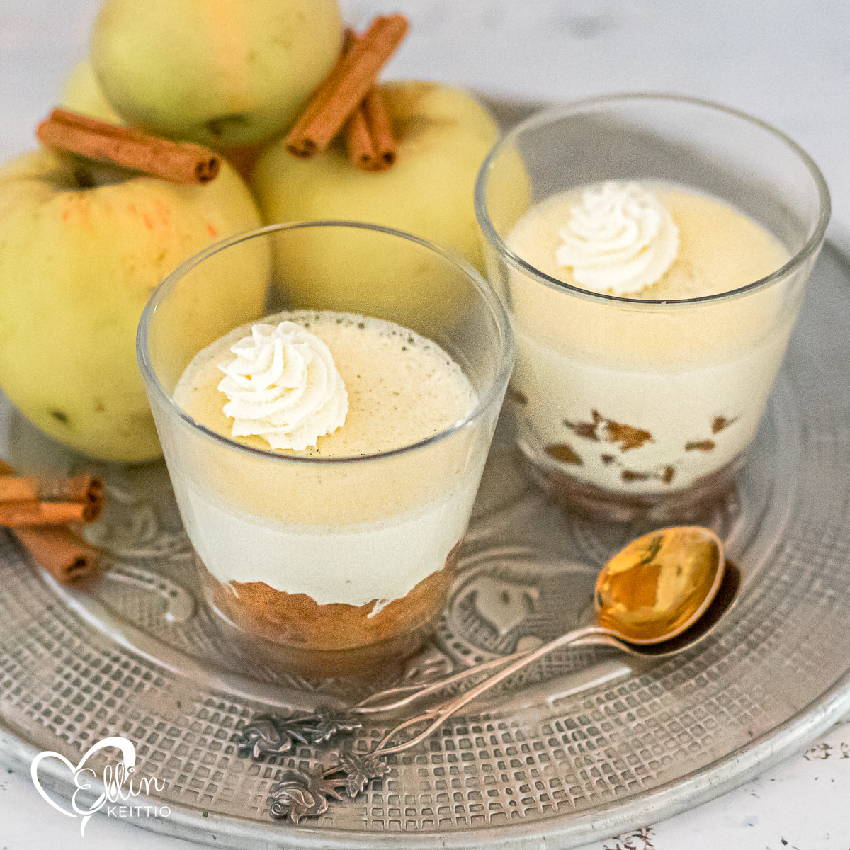 Keto omena-karamellipannacotta